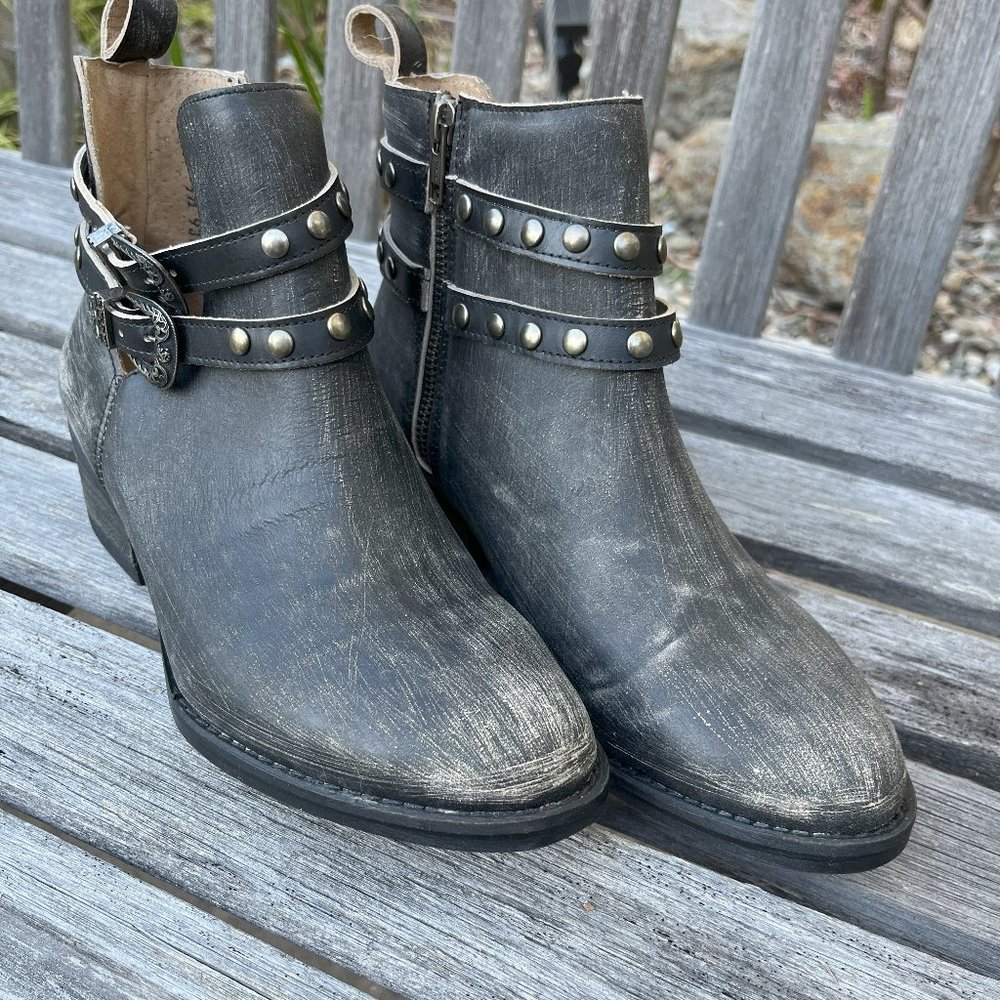 Circle G New, Never Worn, Western Style Leather Booties, Size 9.5